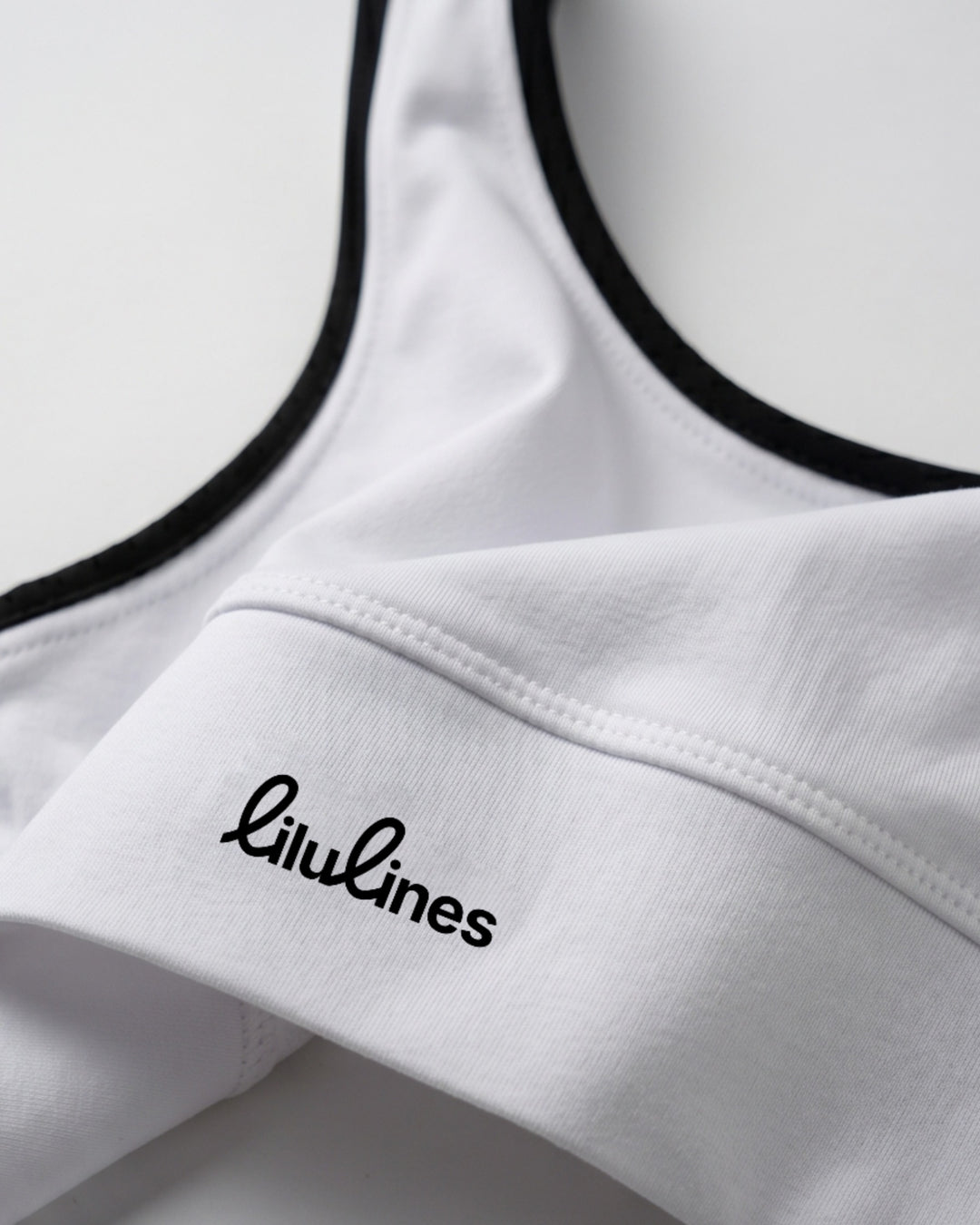 Krótki top treningowy White